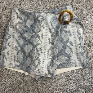Zara Beige and Black SnakeSkin Print Mini Skort‎ Side Zip Size XS Like New